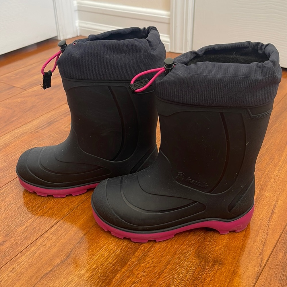 Kamik kids snow boots with removable wool liner- excellent condition!